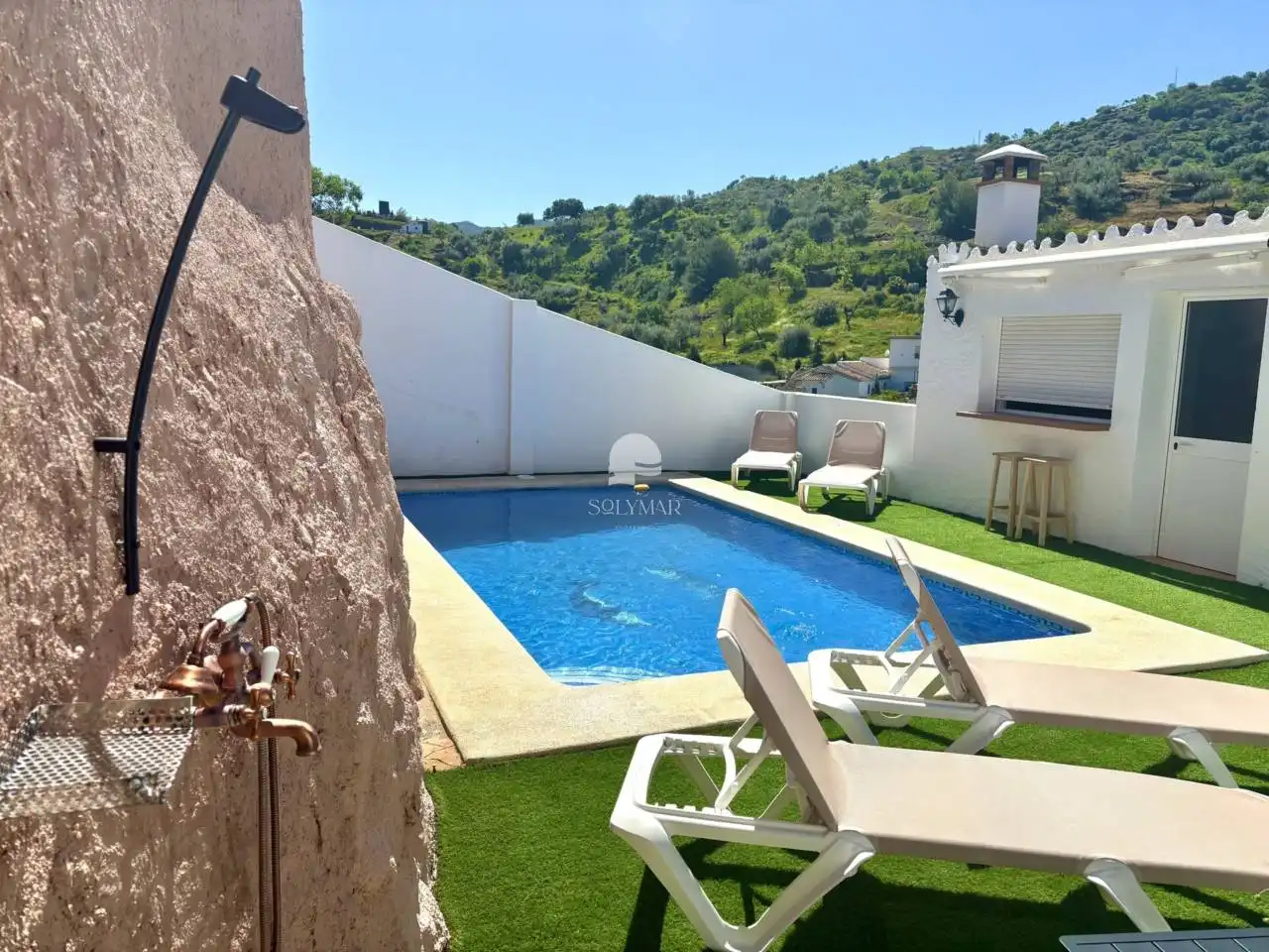 Schwimmbecken von Haus oder Chalet zur Miete in Canillas de Aceituno mit Klimaanlage, Privatgarten und Terrasse