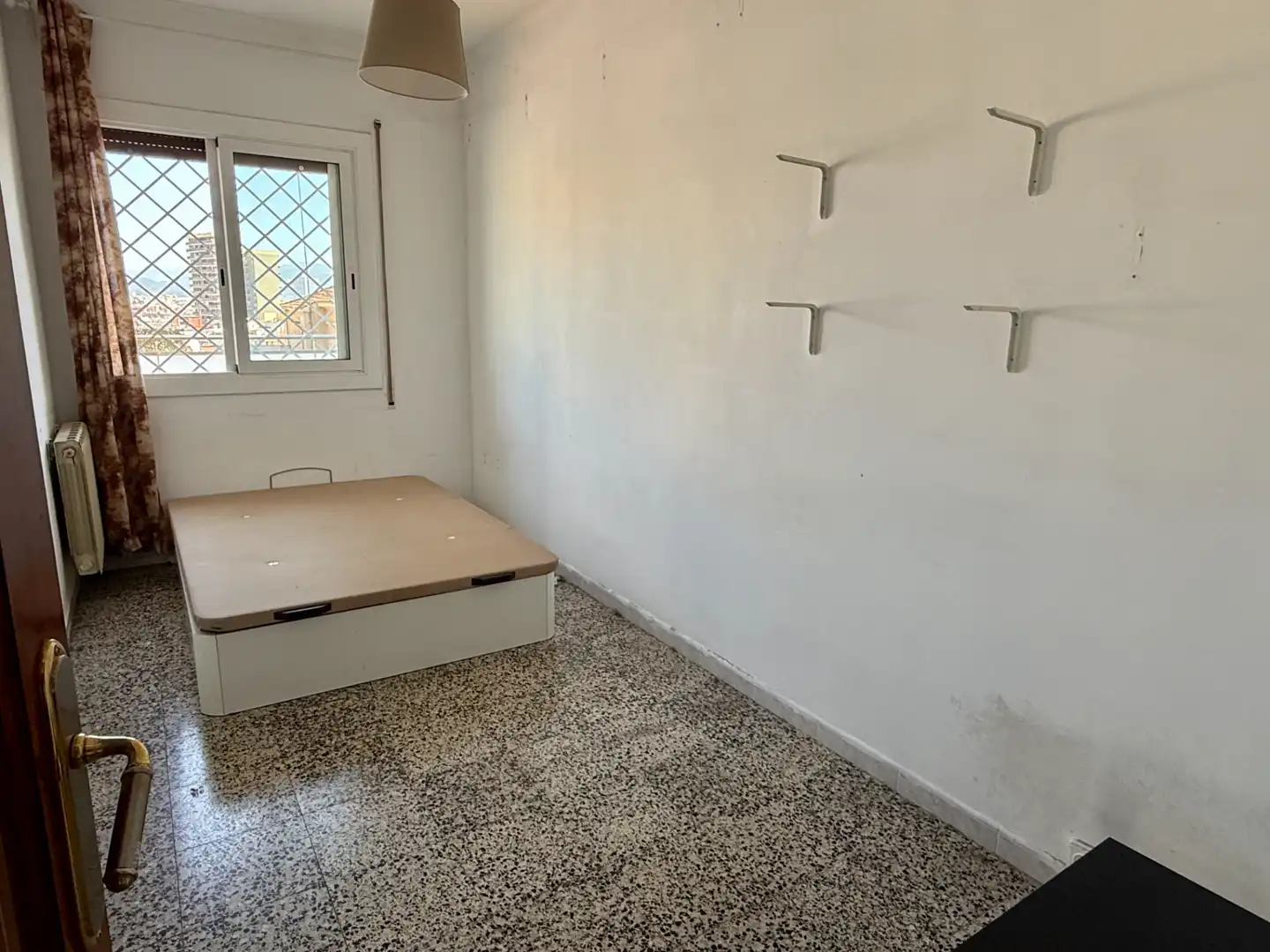 Schlafzimmer von Dachboden zum Verkauf in Barcelona mit Heizung, Terrasse und Balkon