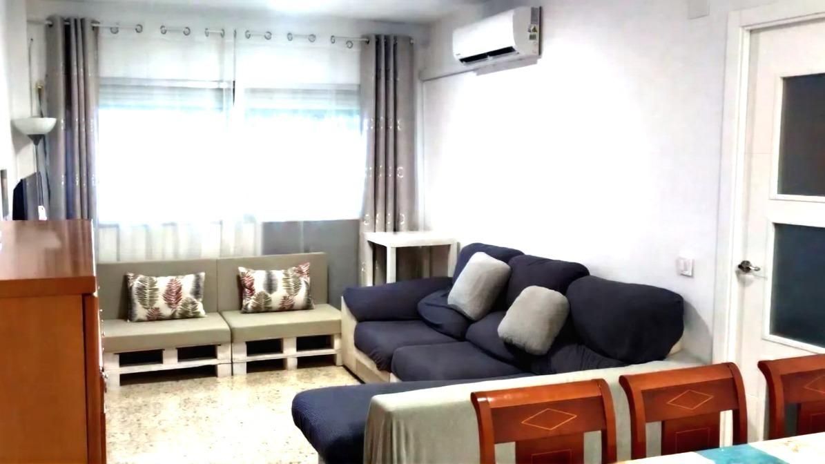 Sala d'estar de Pis en venda en  Sevilla Capital amb Aire condicionat i Jardí privat