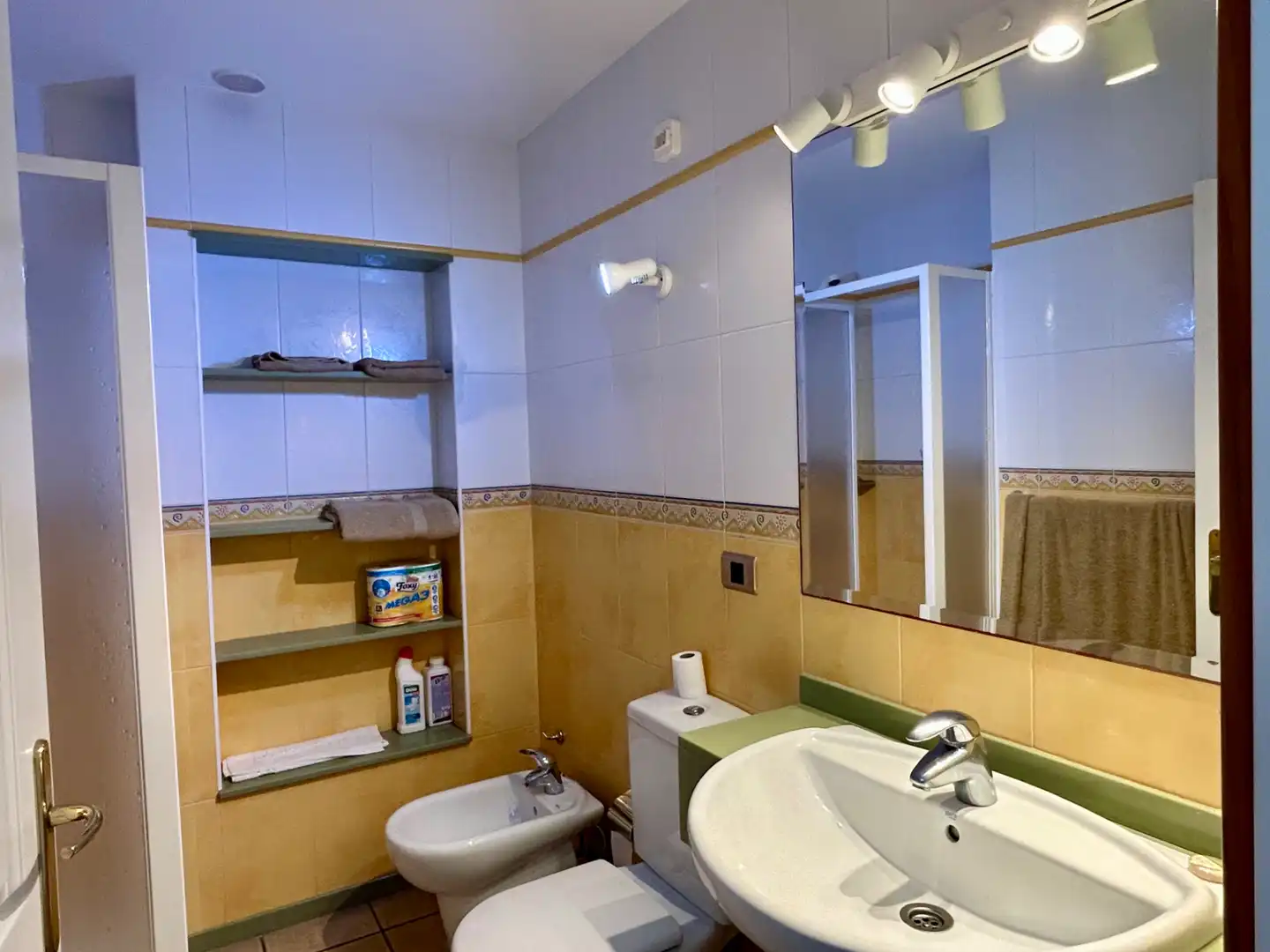 Badezimmer von Wohnungen zur Miete in Santa Brígida mit Möbliert, Ofen und Balkon