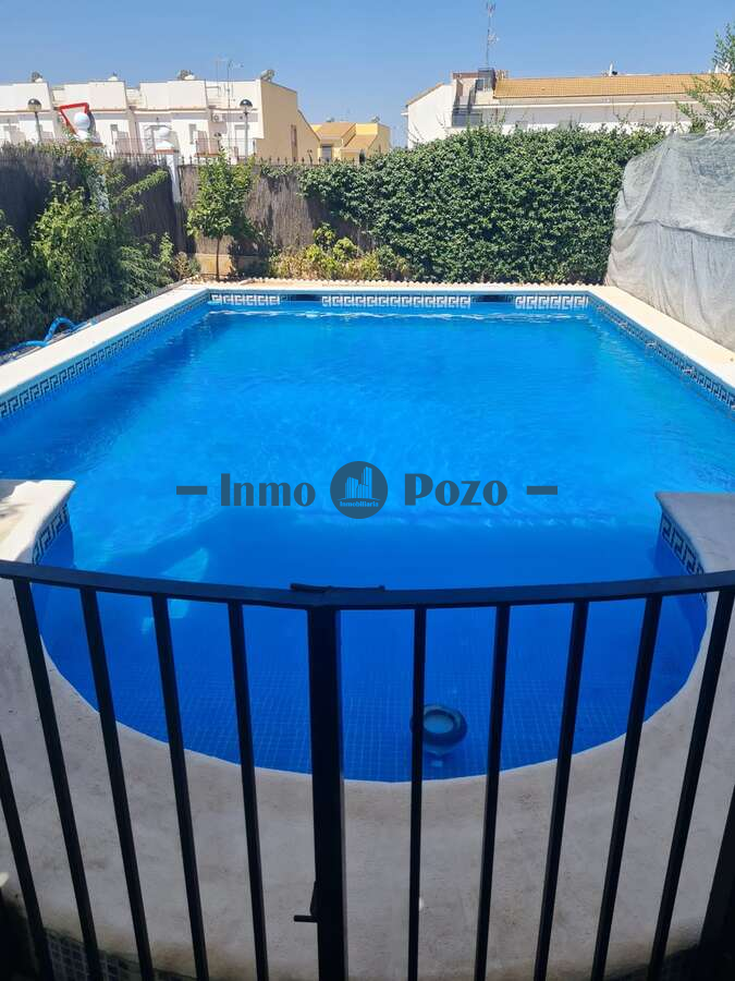 Casa adosada en venda a Almendralejo