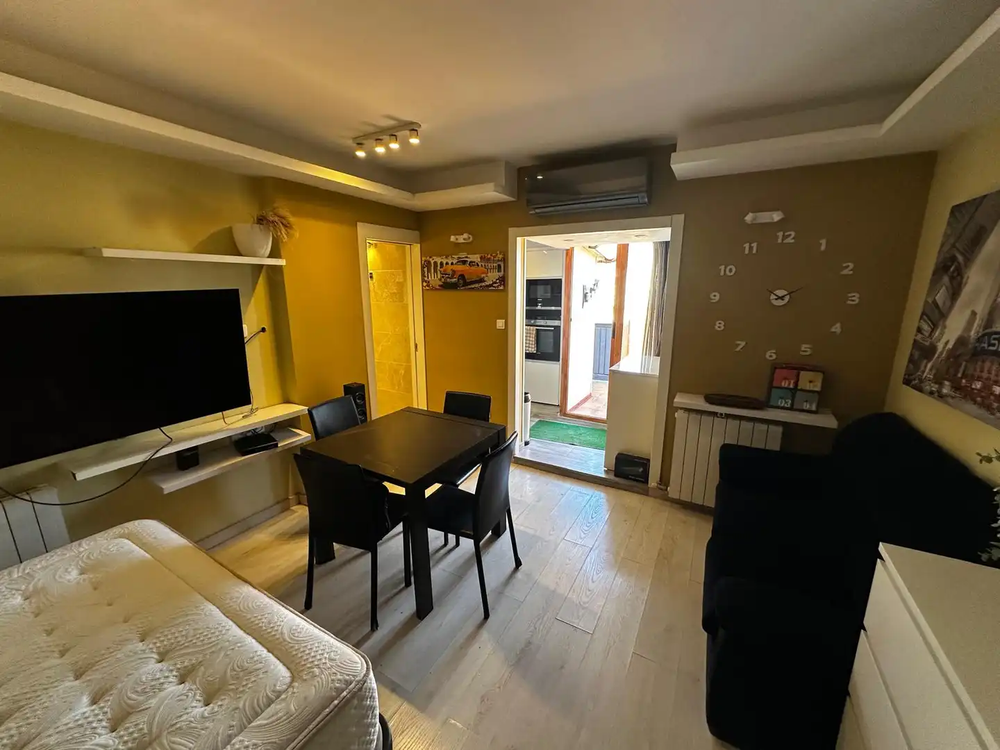 Wohnzimmer von Dachboden zum Verkauf in Barcelona mit Balkon