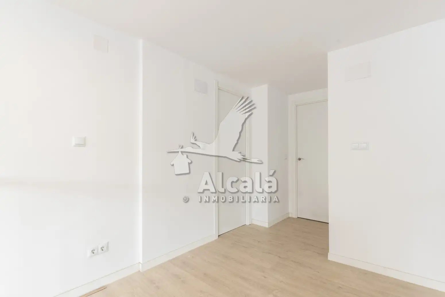 Habitación de Local en venta en Alcalá de Henares con Aire acondicionado