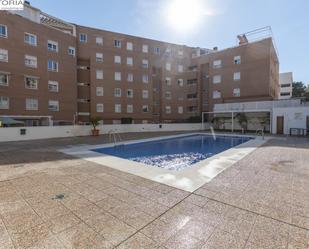 Piscina de Apartament en venda en  Granada Capital amb Calefacció, Jardí privat i Terrassa