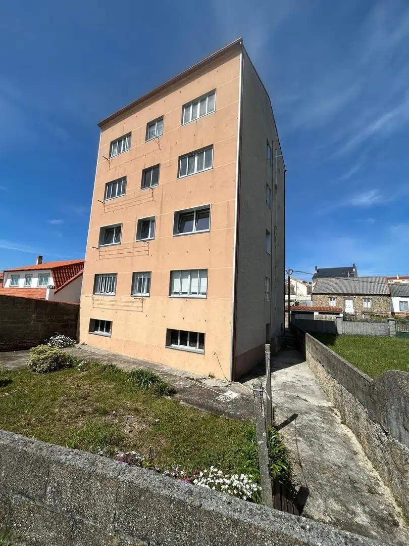 Vista exterior de Piso en venta en Ribeira con Trastero y Amueblado