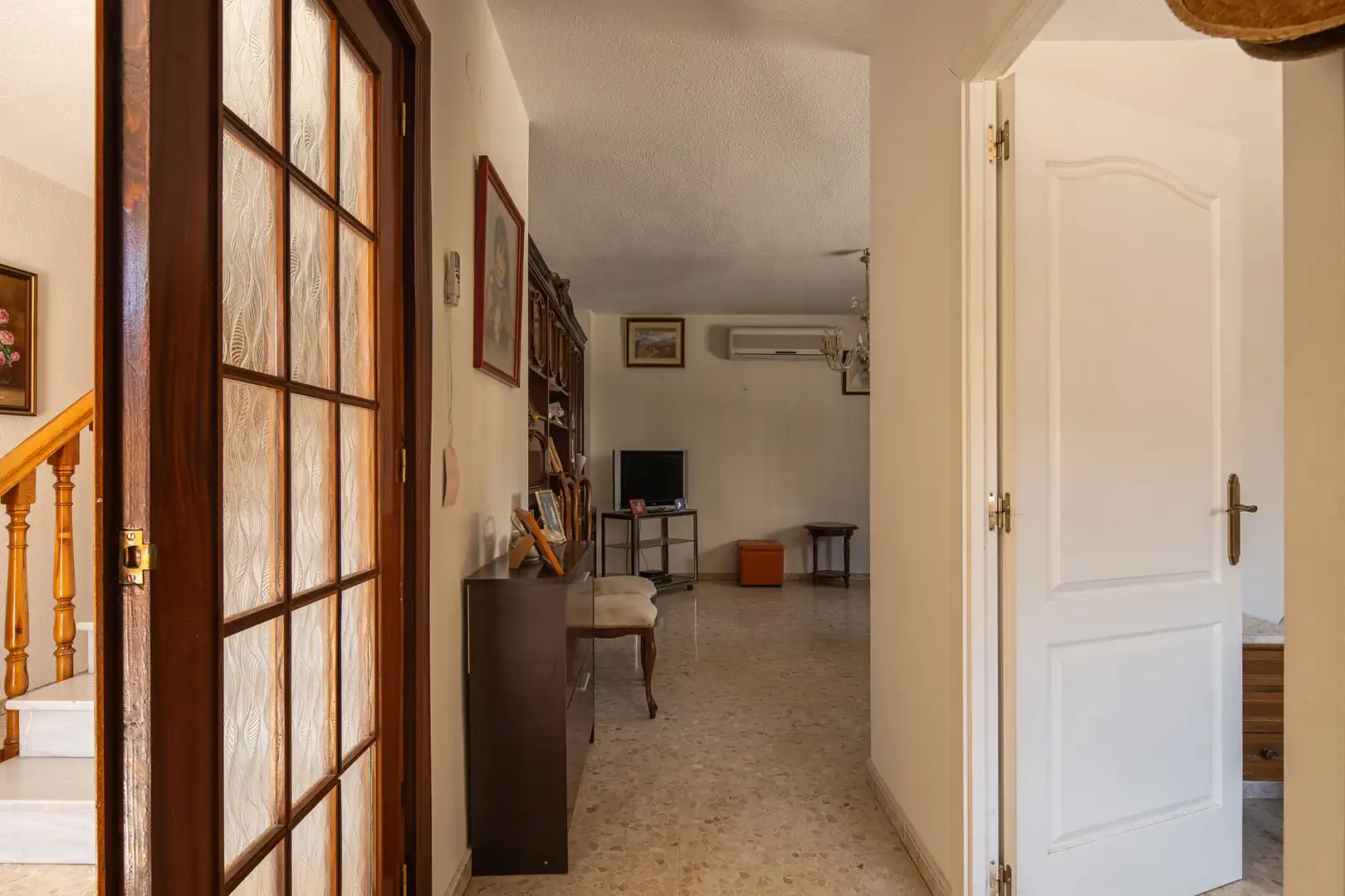Einfamilien-Reihenhaus zum Verkauf in Granada mit Klimaanlage, Privatgarten und Terrasse