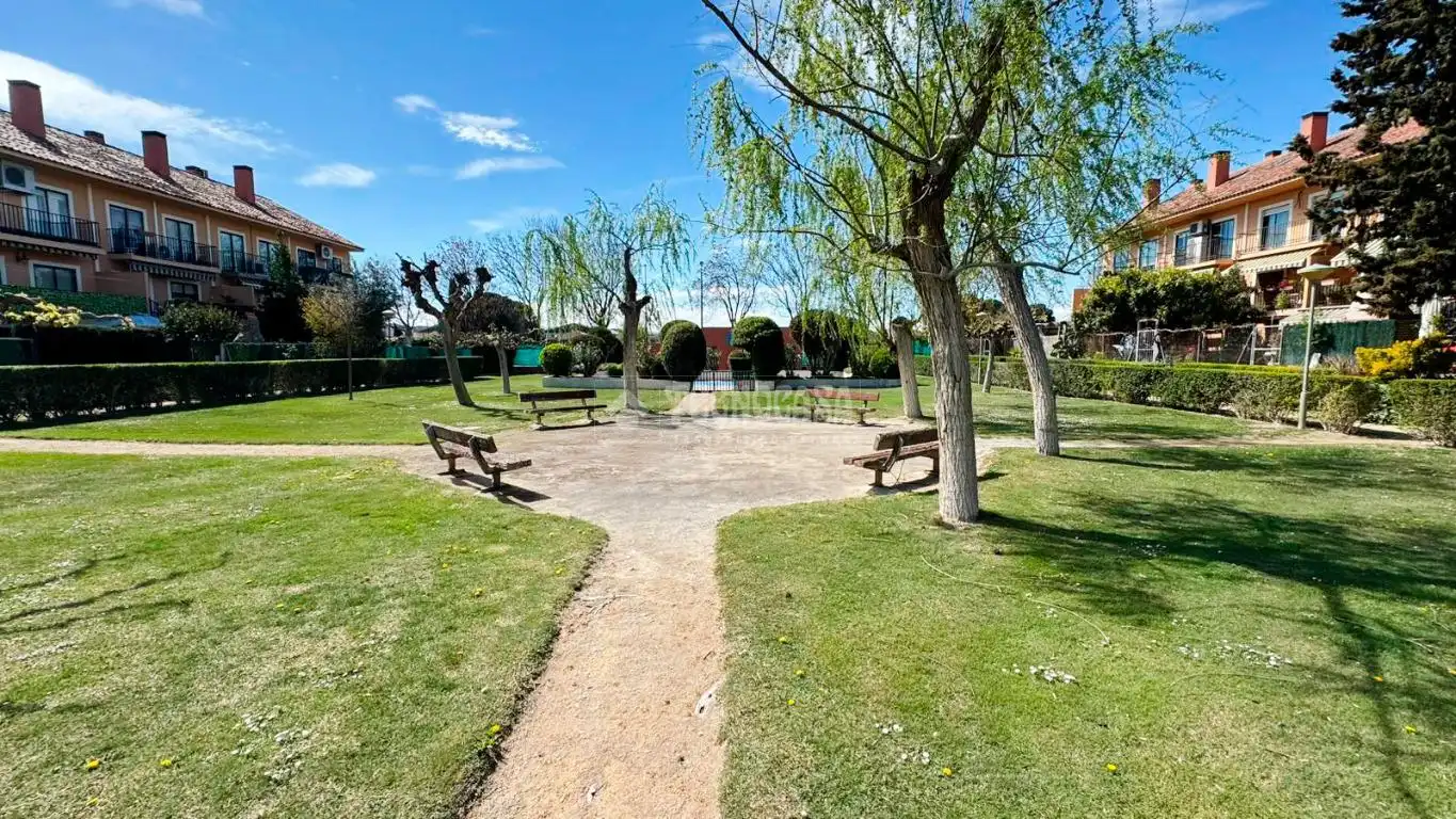 Jardín de Casa adosada en venta en Zaragoza con Aire acondicionado, Terraza y Piscina comunitaria