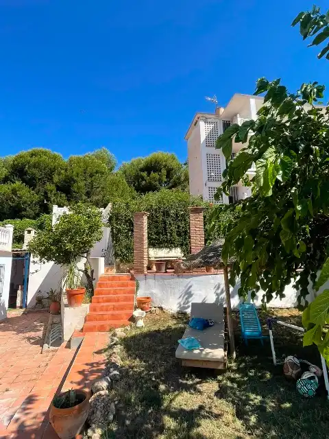 Vista exterior de Casa o xalet en venda en Vélez-Málaga amb Aire condicionat, Calefacció i Jardí privat