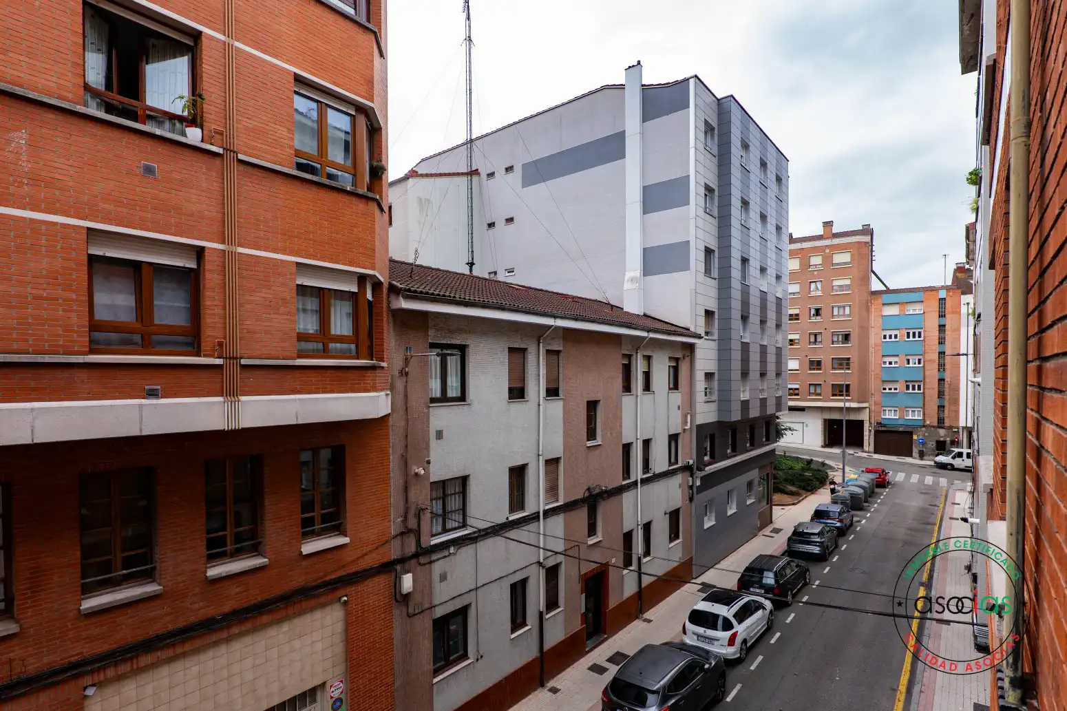 Außenansicht von Wohnung zum Verkauf in Gijón  mit Heizung, Parkett und Abstellraum