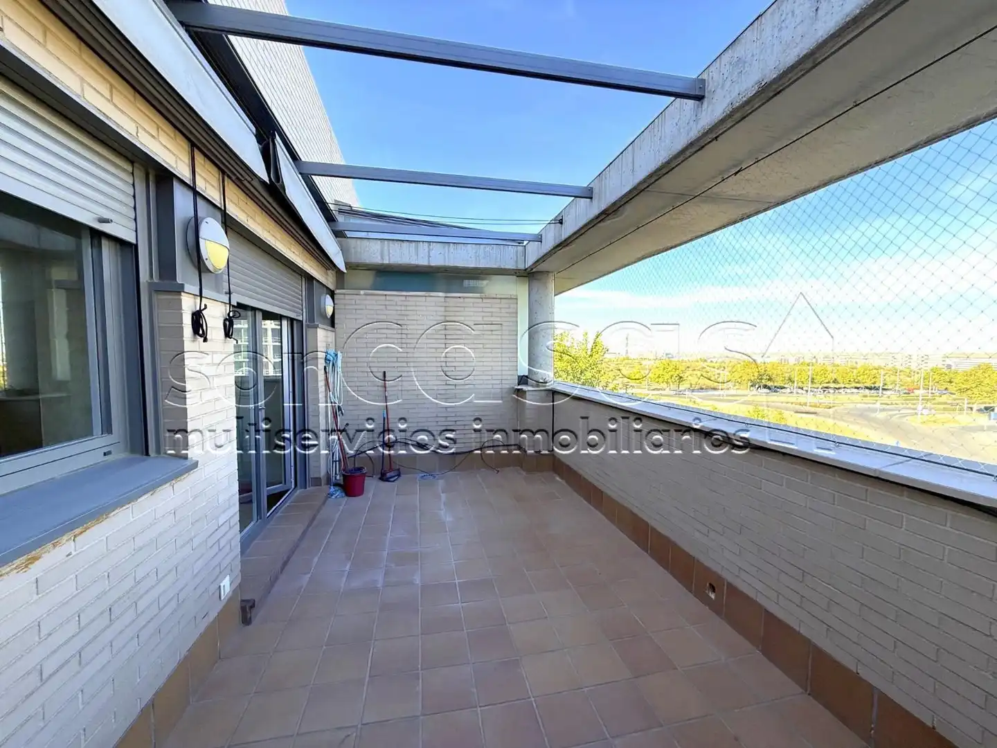 Penthouse with pool to rent in Hortaleza