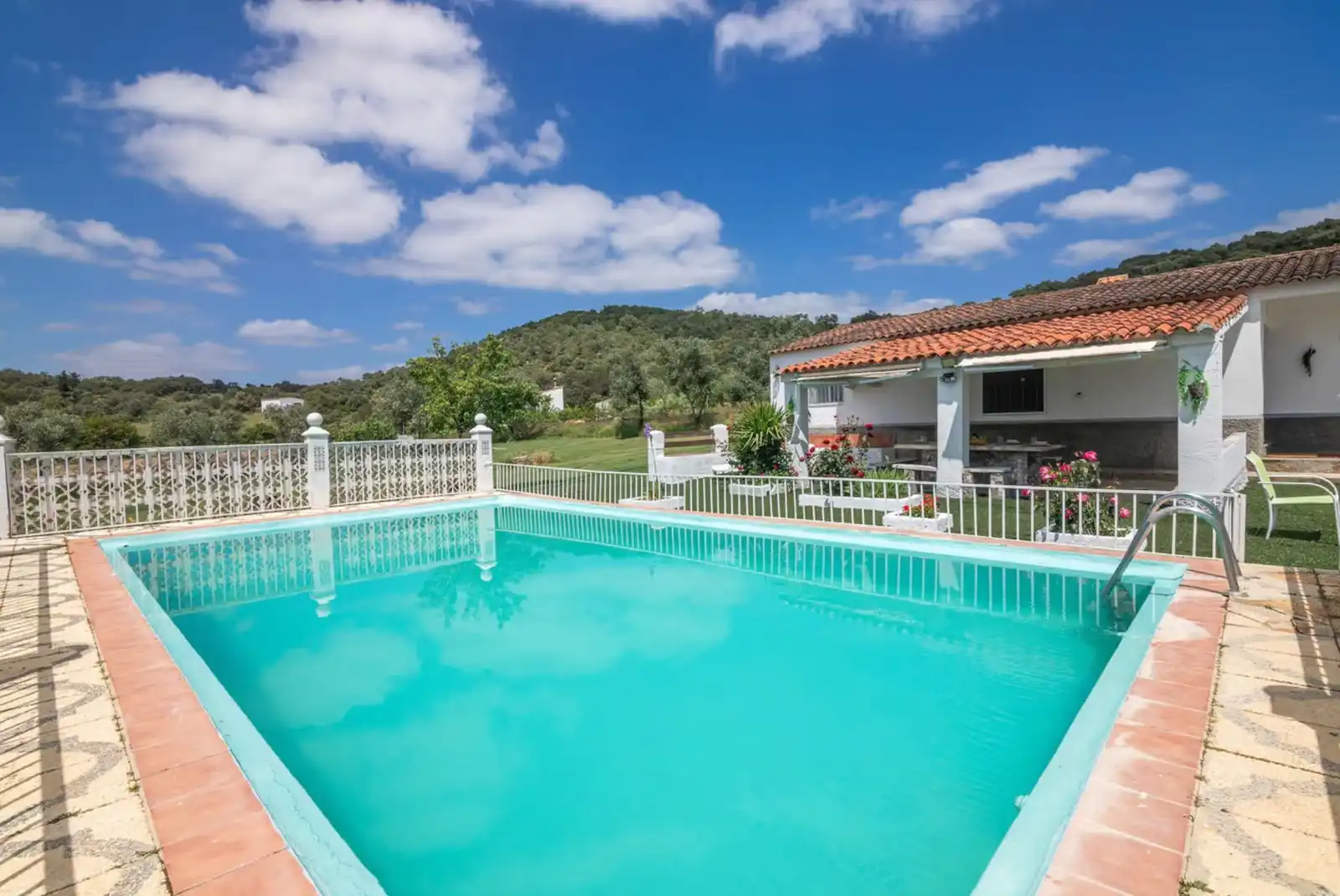 Piscina de Casa o chalet en venta en Aroche con Aire acondicionado, Jardín privado y Terraza