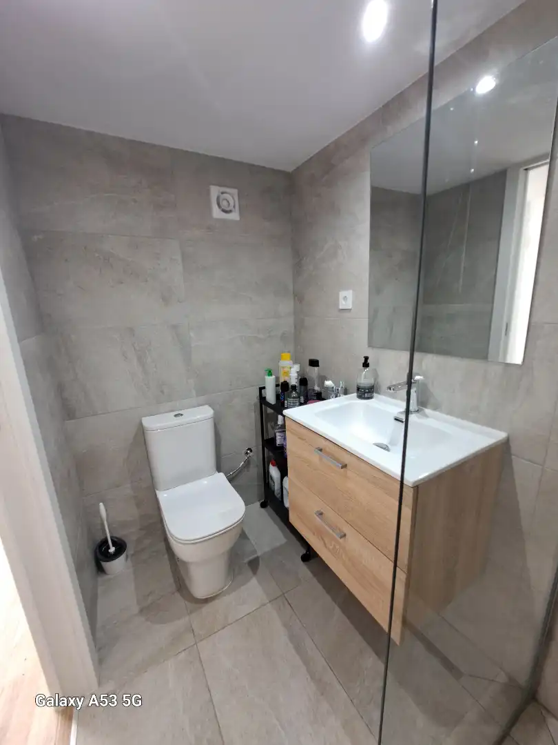 Baño de Estudio de alquiler en Mijas con Aire acondicionado, Calefacción y Terraza
