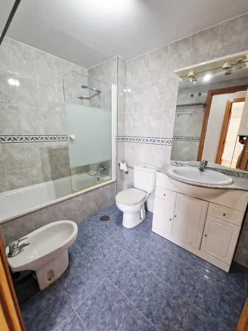 Baño de Piso en venta en Avilés con Calefacción, Parquet y Trastero