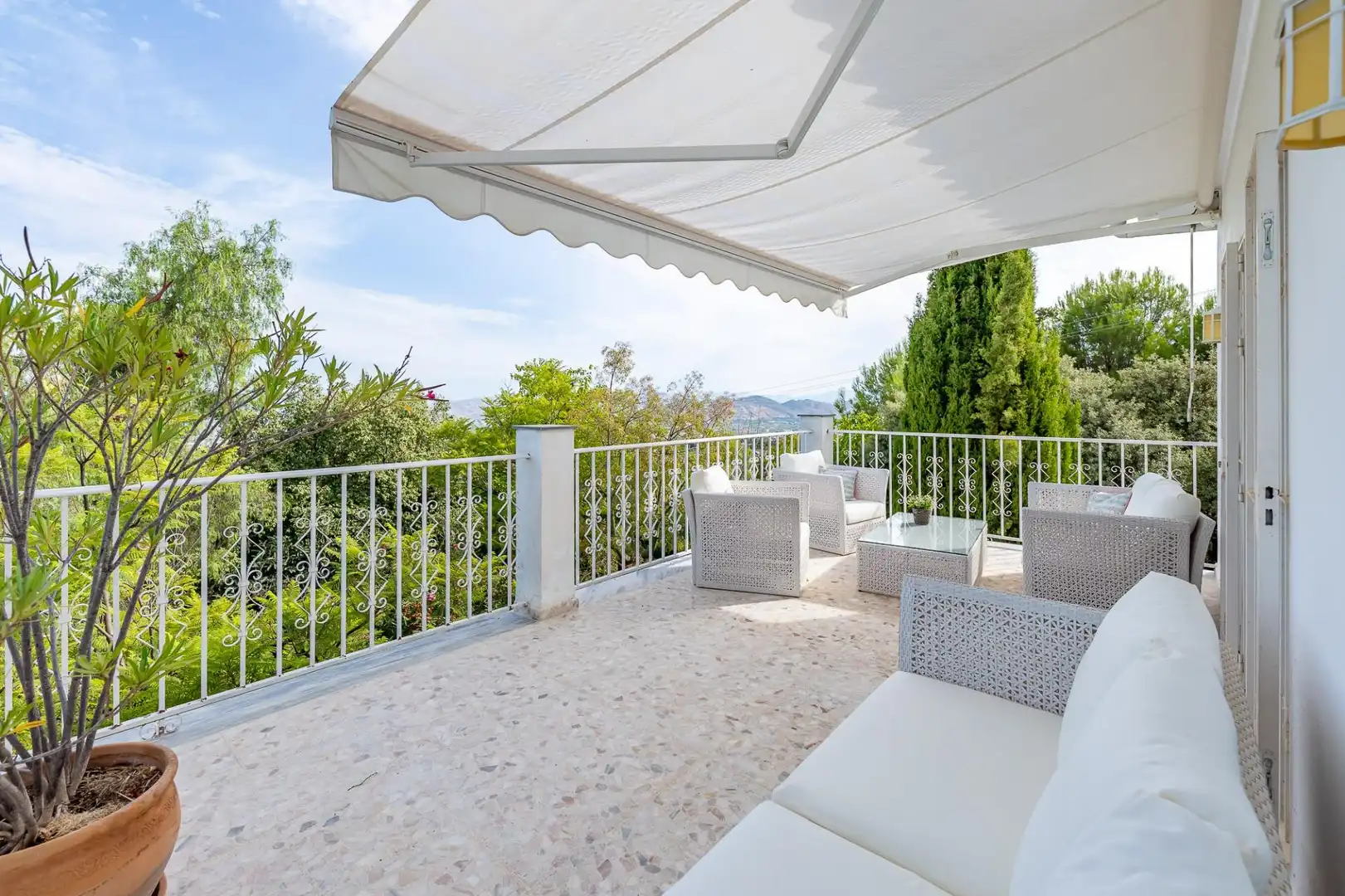 Terrassa de Casa o xalet en venda en Alhaurín El Grande amb Aire condicionat, Calefacció i Jardí privat