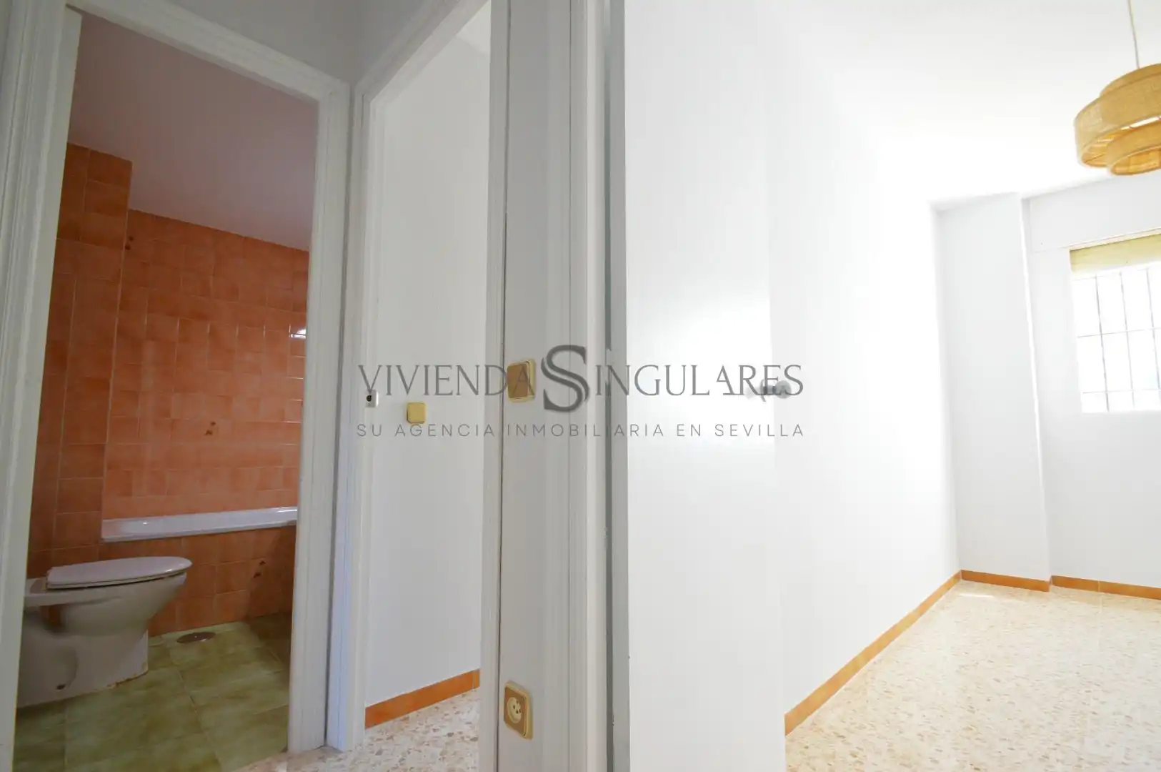 Flat for sale in Sevilla  with Air Conditioner, Private garden and Terrace