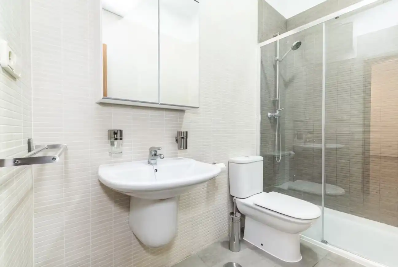 Bany de Apartament de lloguer en Granada amb Aire condicionat, Calefacció i Parquet