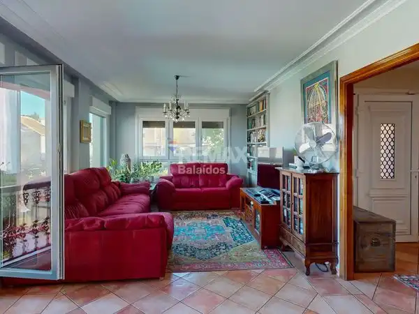 Sala de estar de Casa adosada en venta en Vigo  con Calefacción, Jardín privado y Terraza