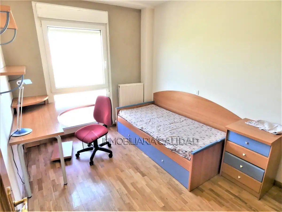 Bedroom of Flat for rent in Burgos  with Heating, Terrace and Furnished