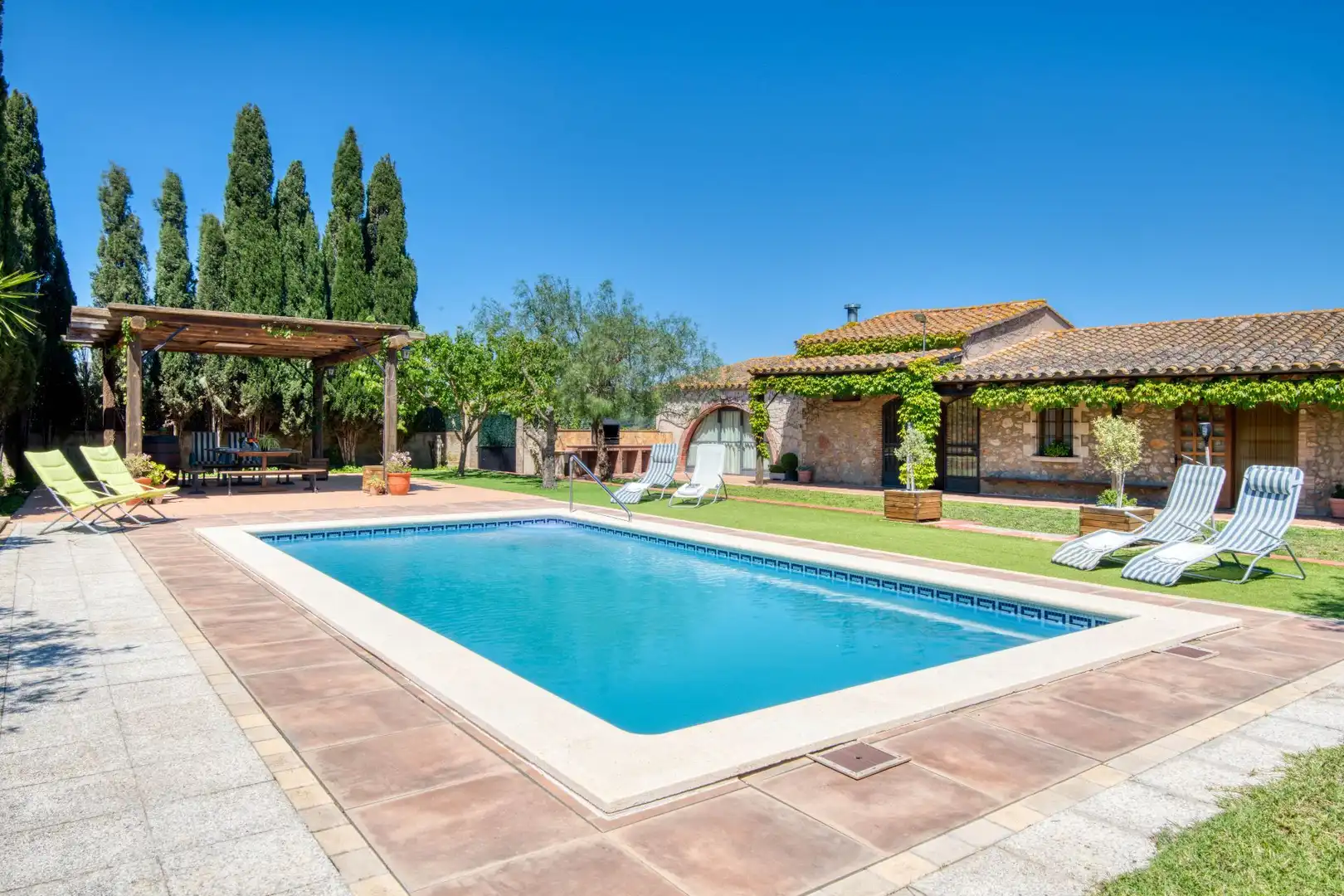 Schwimmbecken von Country house zum Verkauf in Albons mit Privatgarten, Terrasse und Schwimmbad