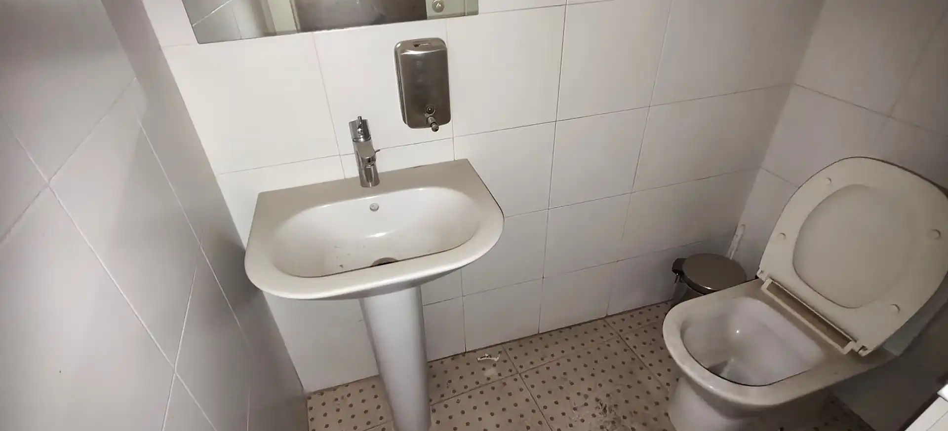 Bany de Local de lloguer en Granada