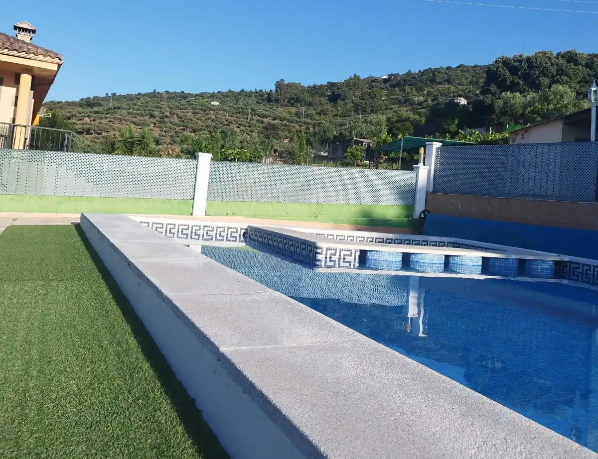 Piscina de Casa o xalet en venda en Plasencia amb Aire condicionat, Jardí privat i Terrassa