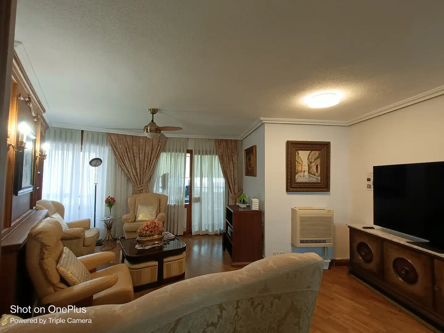 Living room of Flat for rent in Madrid  with Air Conditioner, Heating and Parquet flooring