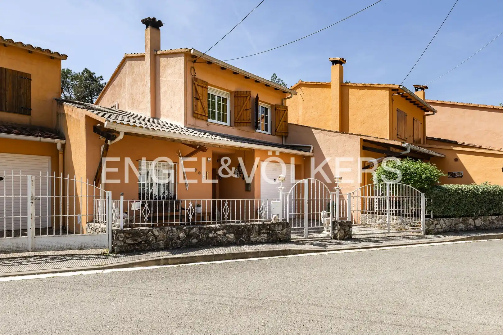 Vista exterior de Casa o xalet en venda en Gualba amb Aire condicionat, Calefacció i Jardí privat