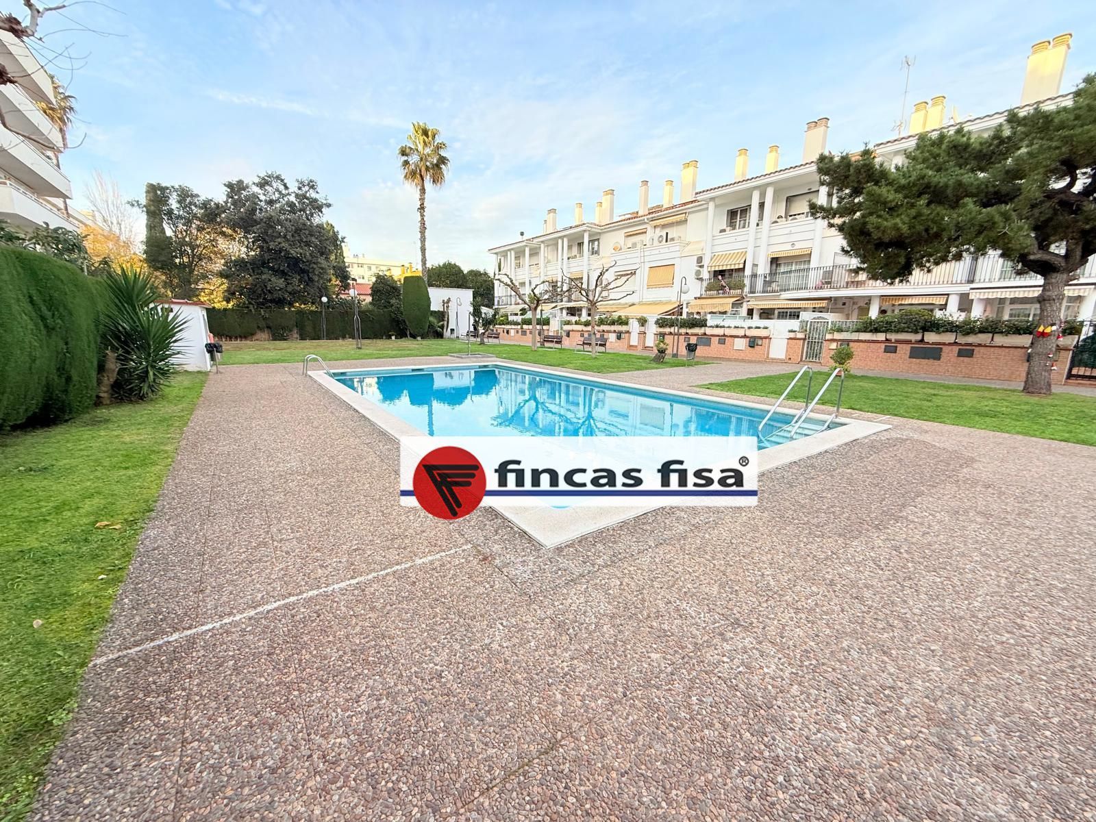 Piscina de Casa adosada en venta en Premià de Mar con Aire acondicionado, Calefacción y Jardín privado