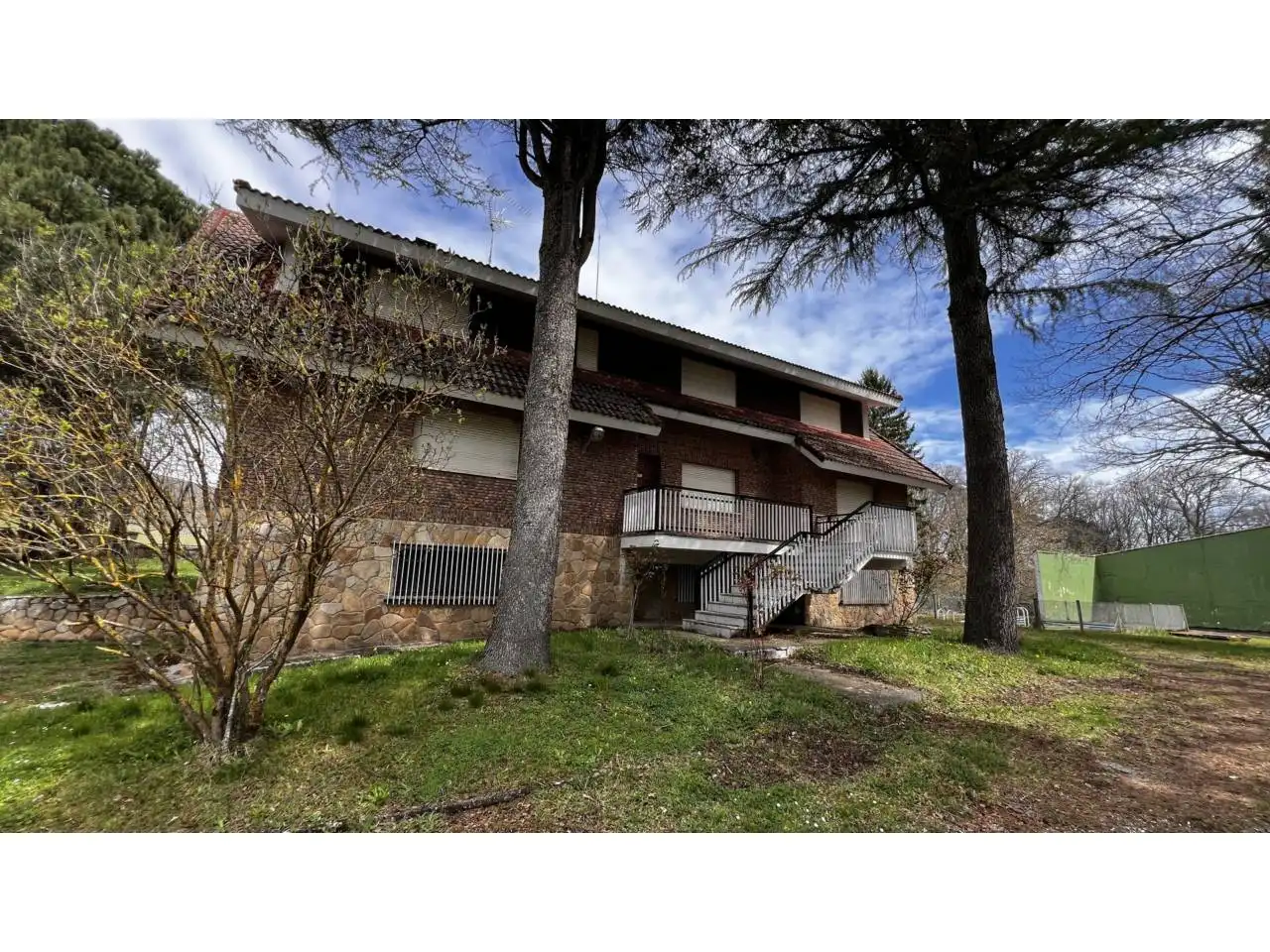 Vista exterior de Casa o xalet en venda en Merindad de Montija amb Calefacció, Jardí privat i Parquet