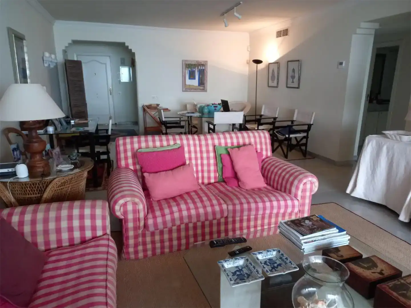 Sala d'estar de Pis en venda en Estepona amb Aire condicionat, Jardí privat i Piscina