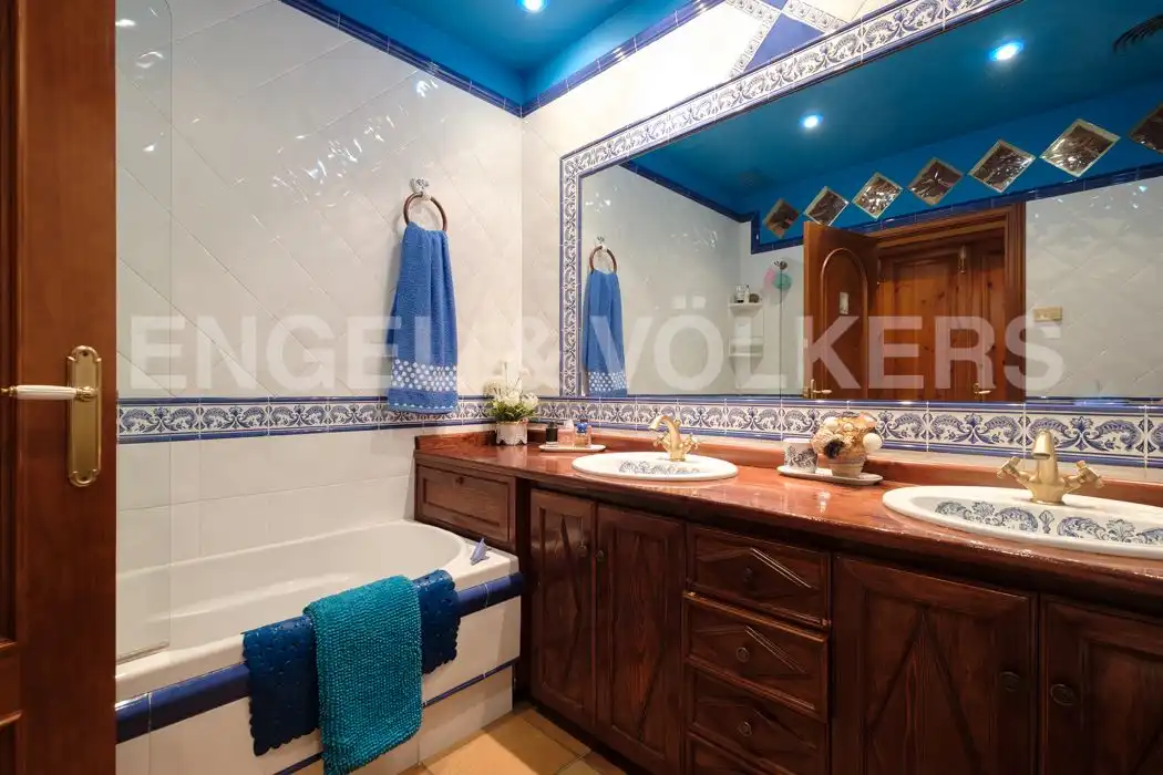 Bany de Casa o xalet en venda en Balaguer amb Jardí privat, Parquet i Piscina