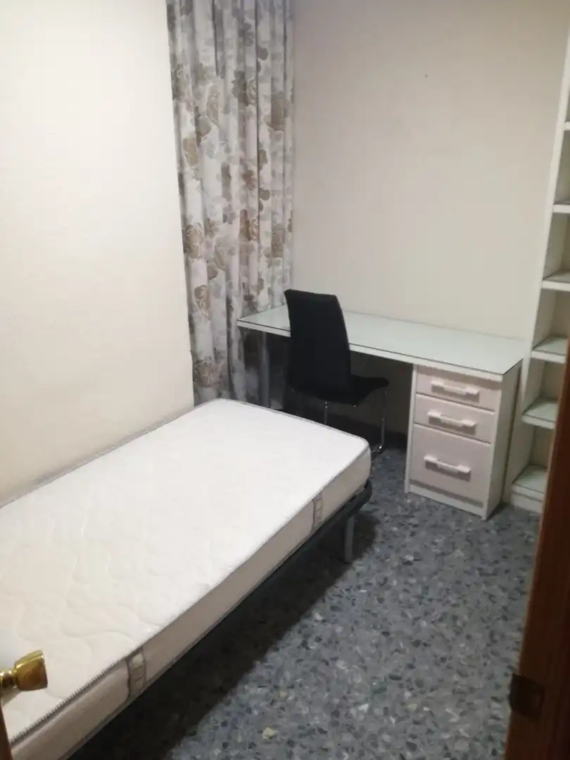 Habitación de Piso en venta en Granada con Calefacción, Terraza y Trastero