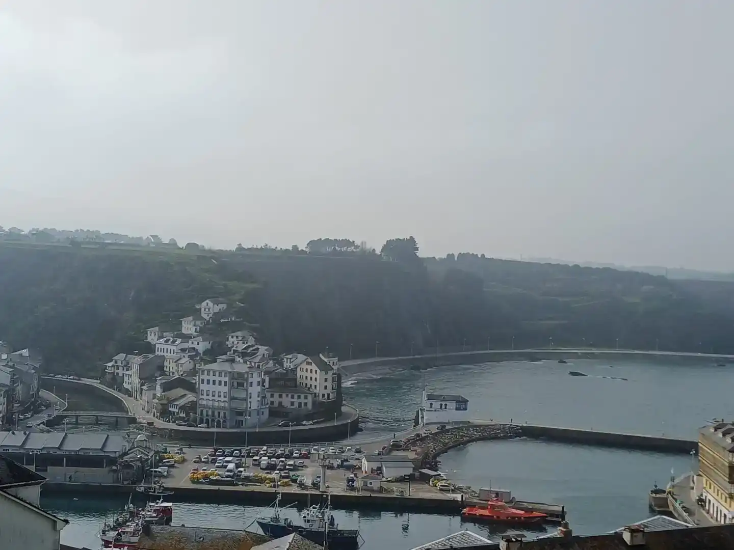 Vista exterior de Casa adosada en venda en Valdés - Luarca amb Parquet, Forn i Rentadora