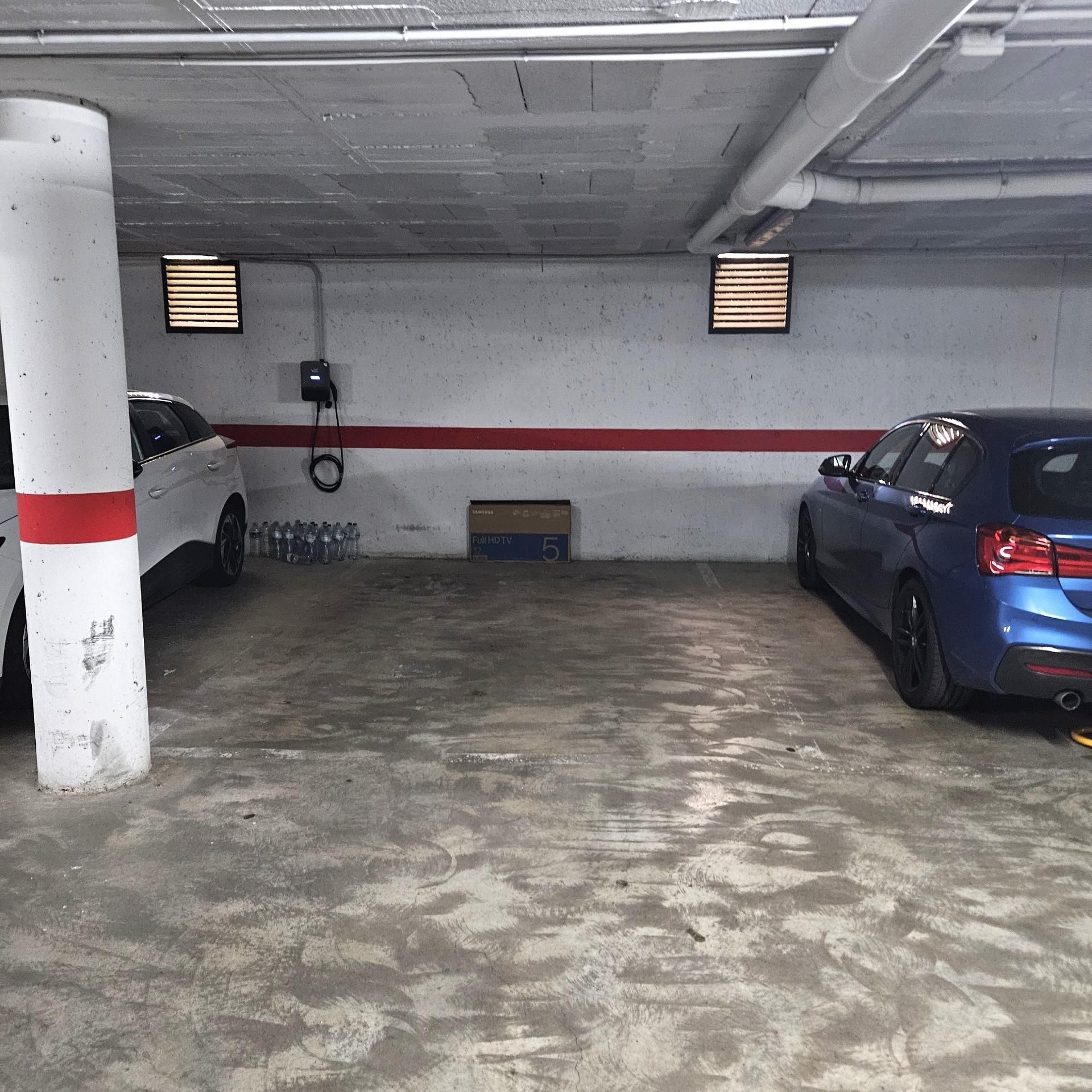 Garatge de lloguer a Calle de Josep Bosch i Puy, Montilivi