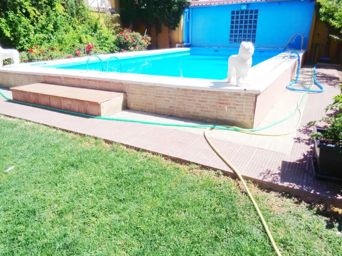 Casa con piscina en venta en Valdepeñas