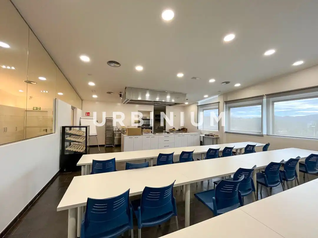 Cocina de Oficina de alquiler en Palol de Revardit