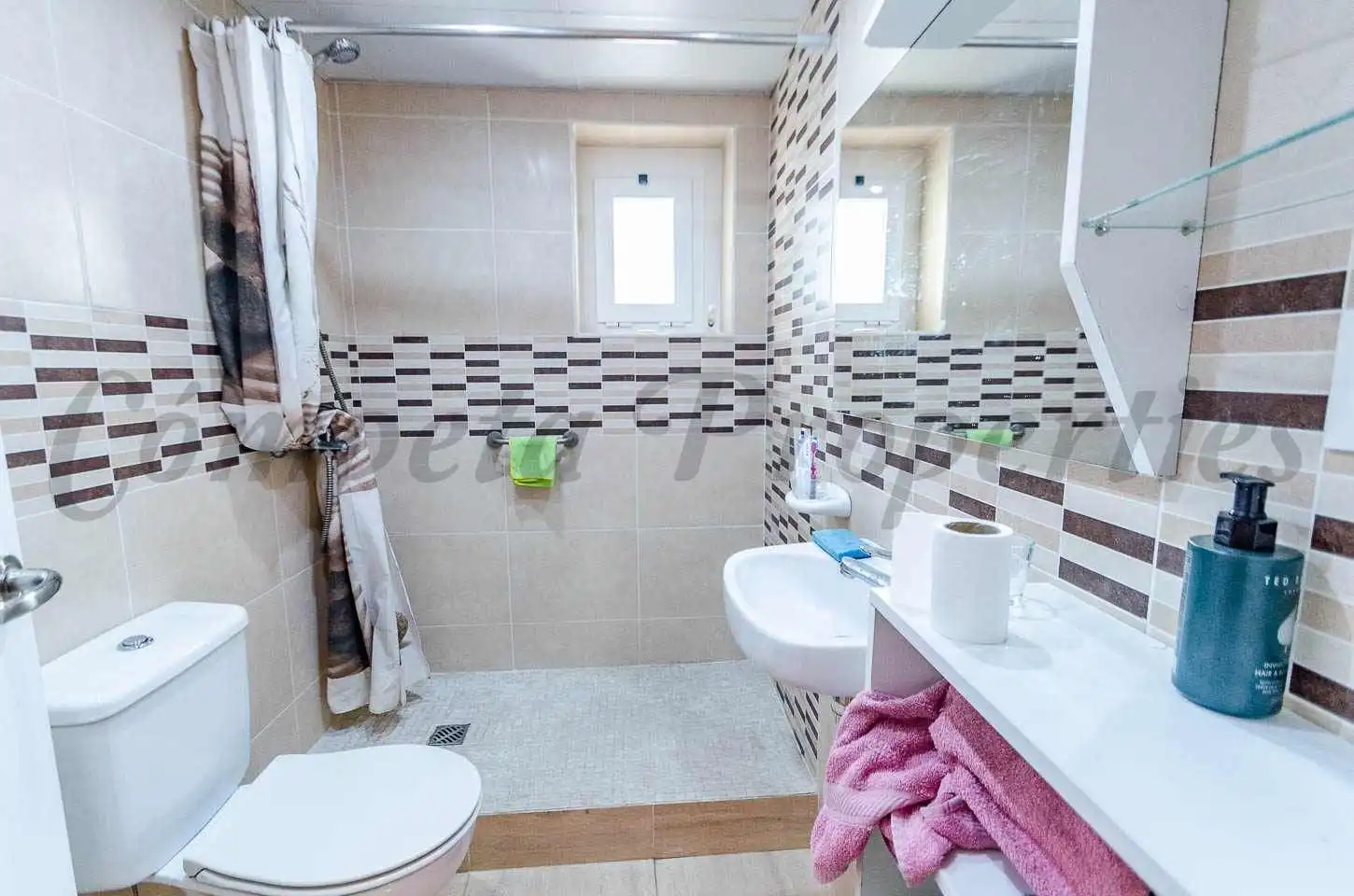 Bany de Casa o xalet en venda en Salares amb Terrassa i Balcó