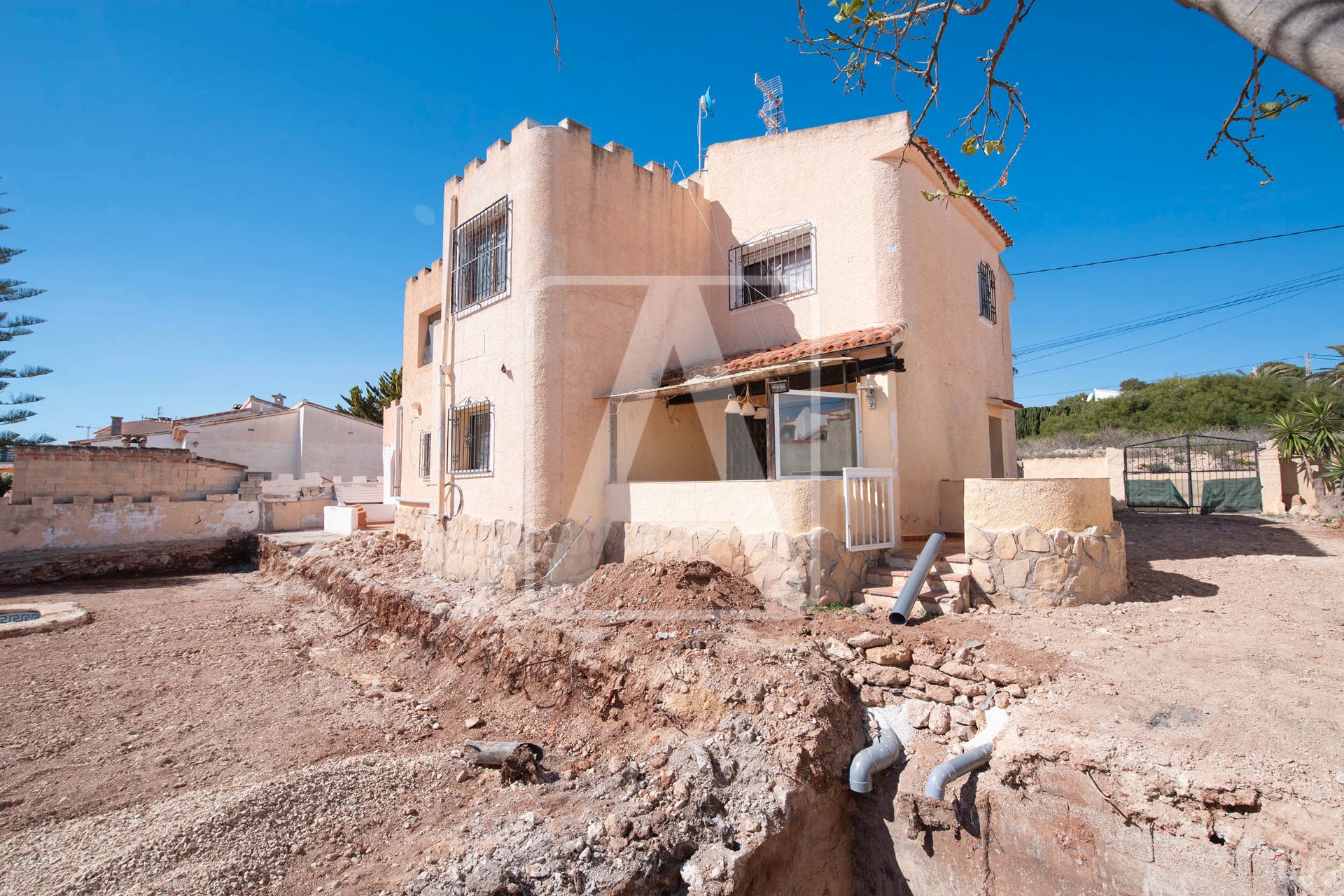 Vista exterior de Casa o xalet en venda en Calpe / Calp amb Aire condicionat, Calefacció i Jardí privat