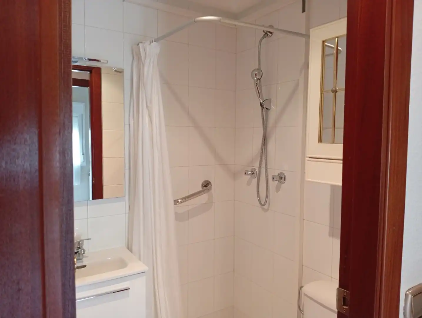 Badezimmer von Wohnungen zum Verkauf in Zaragoza mit Terrasse und Möbliert