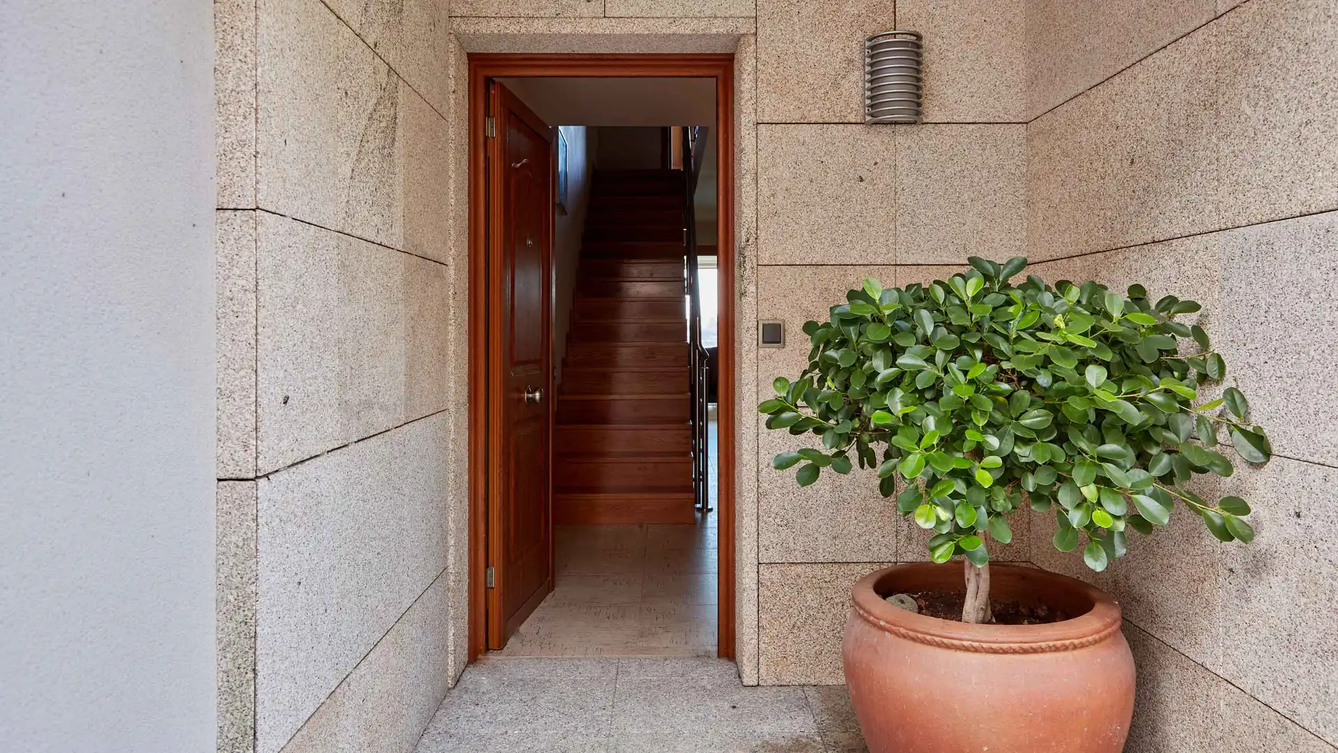 Casa adosada en venta en Sanxenxo con Calefacción, Jardín privado y Parquet