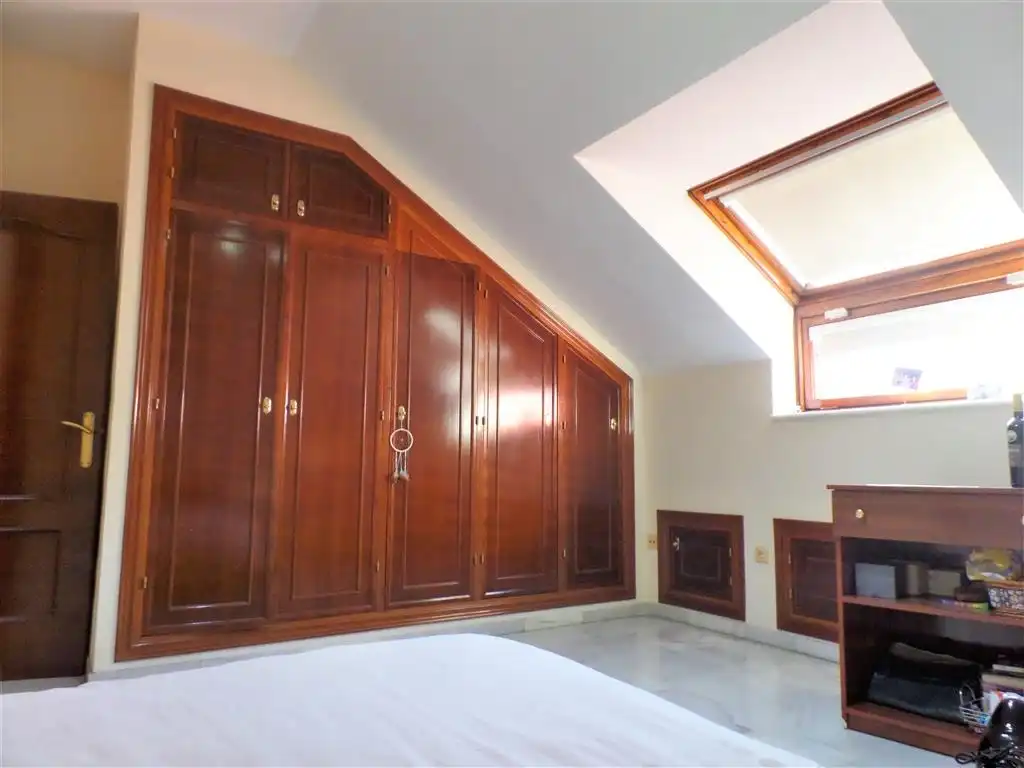 Schlafzimmer von Maisonette zum Verkauf in Fuengirola mit Klimaanlage, Terrasse und Gemeinschaftspool
