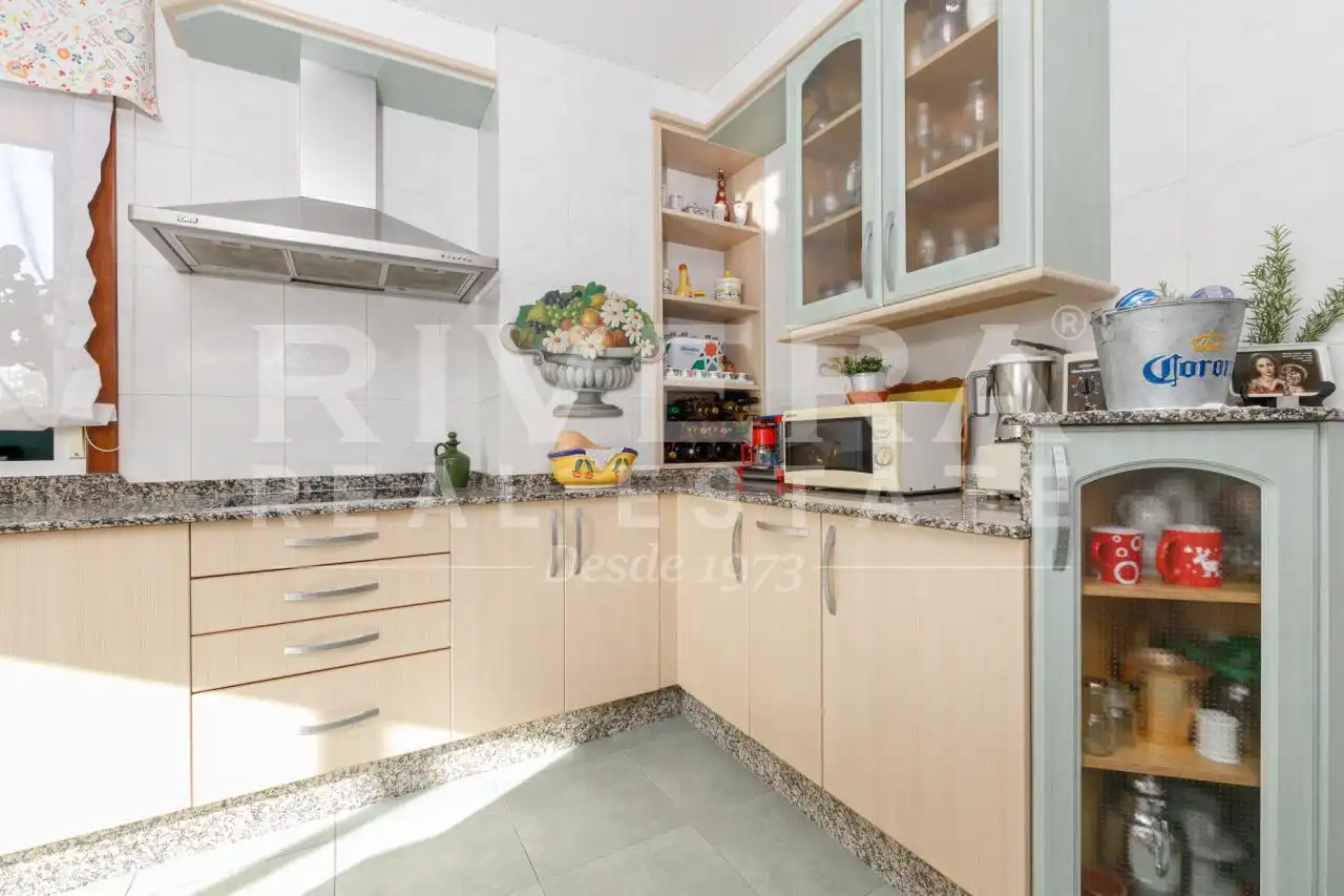 Cocina de Casa o chalet en venta en Vigo  con Calefacción, Jardín privado y Parquet