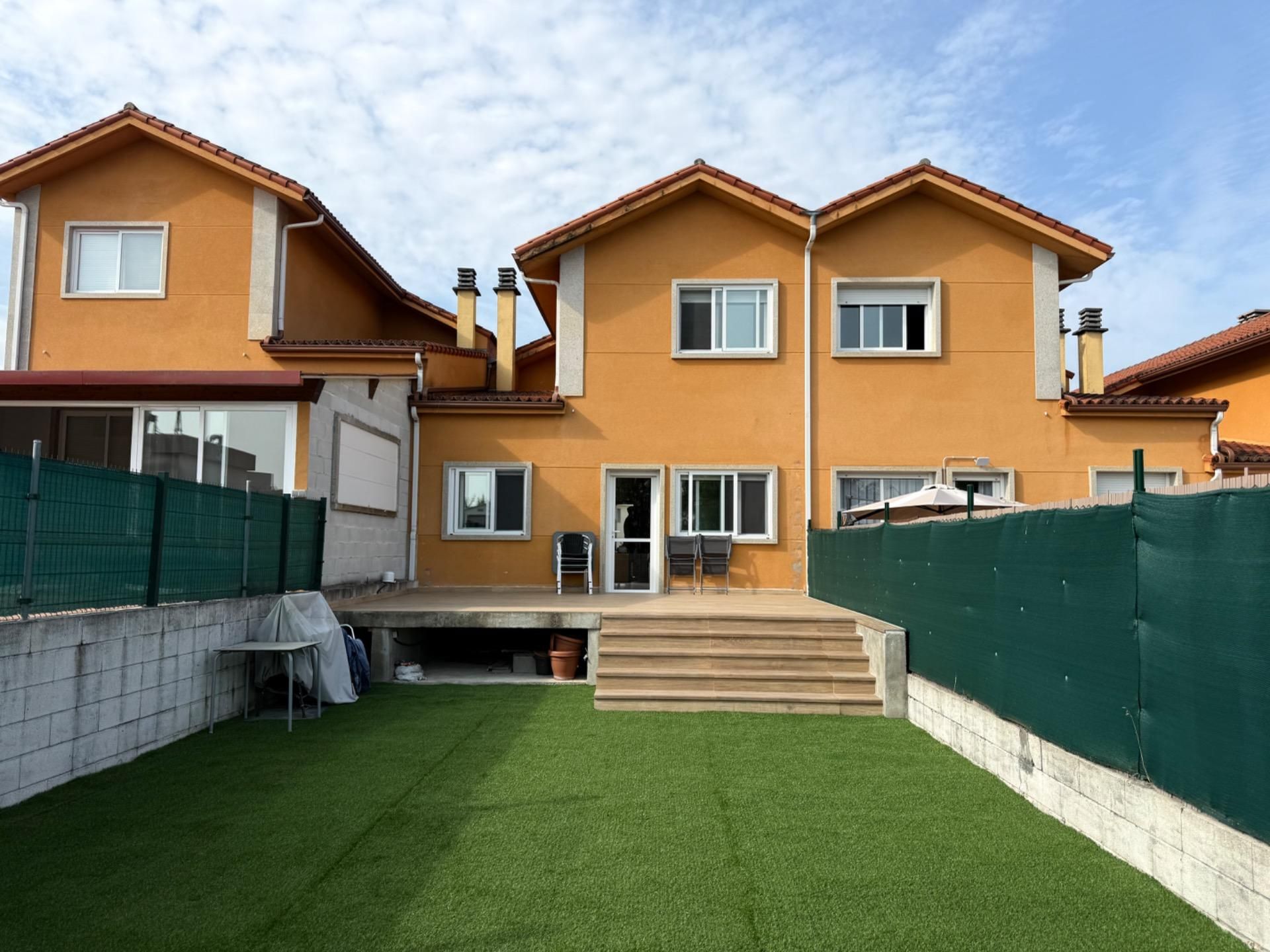 Exterior view of Single-family semi-detached for sale in O Pereiro de Aguiar   with Heating, Private garden and Terrace