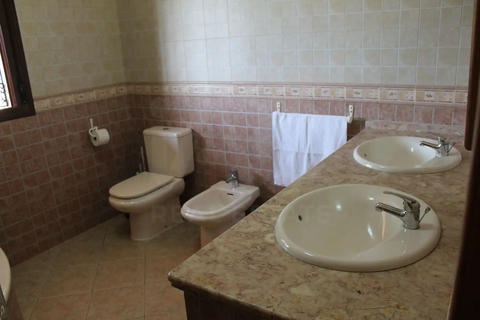 Bany de Casa o xalet en venda en Cortes de la Frontera amb Aire condicionat, Calefacció i Terrassa