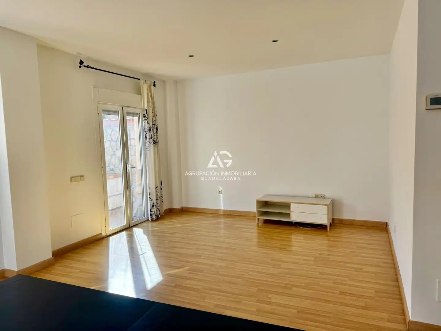 Sala d'estar de Pis en venda en Marchamalo amb Calefacció i Terrassa