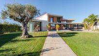 Vista exterior de Casa o xalet en venda en Bétera amb Aire condicionat, Terrassa i Piscina