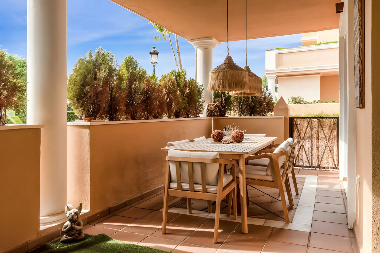 Terrasse von Erdgeschoss zum Verkauf in Marbella mit Klimaanlage, Terrasse und Schwimmbad