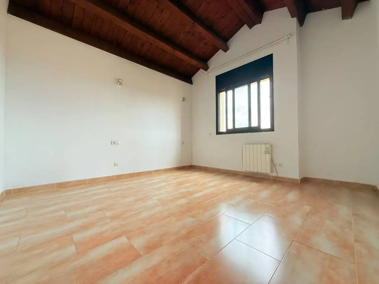 Dormitori de Pis en venda en Riells i Viabrea amb Calefacció, Terrassa i Balcó