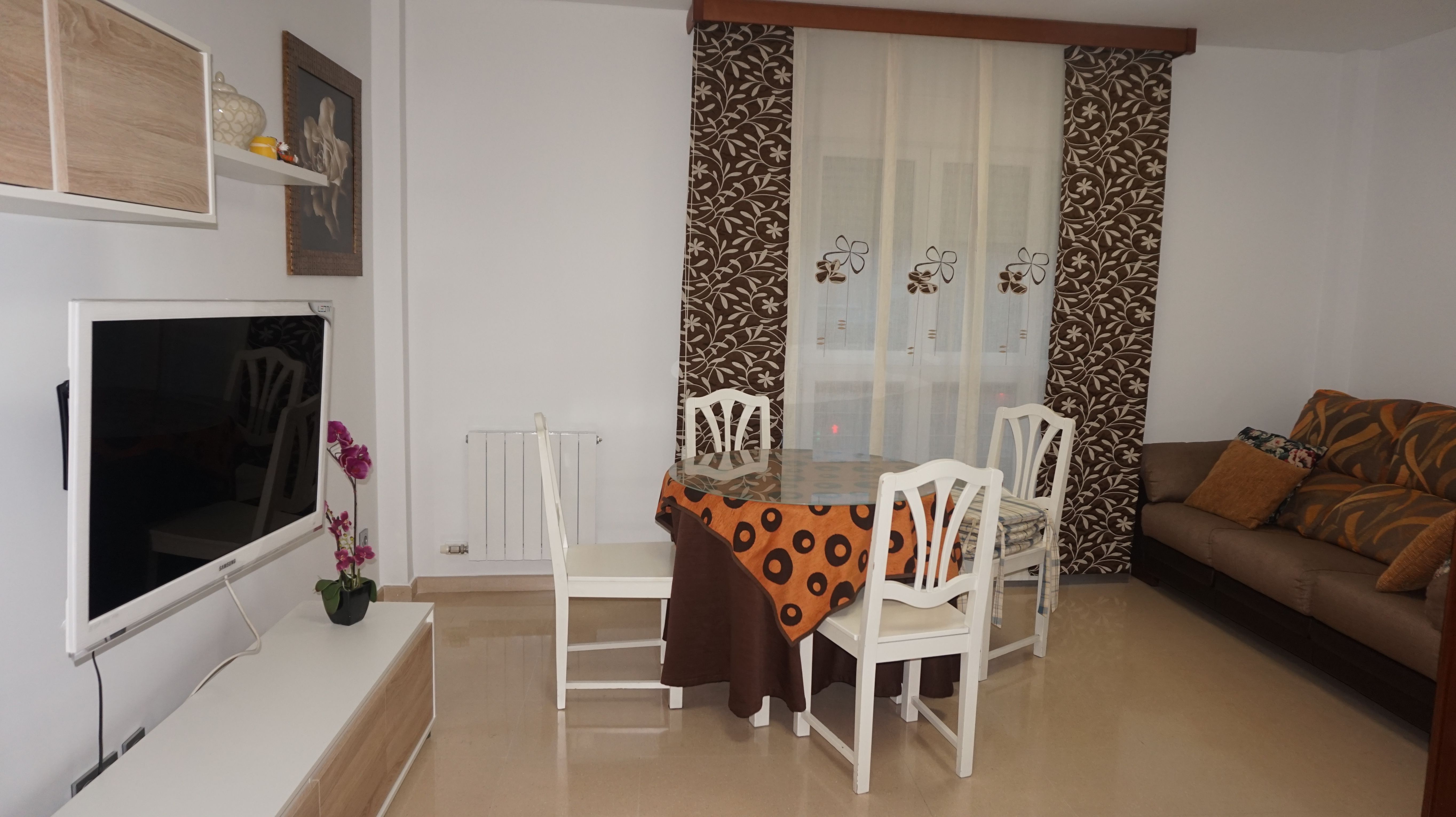 Dining room of Flat for rent in  Granada Capital  with Air Conditioner, Heating and Furnished