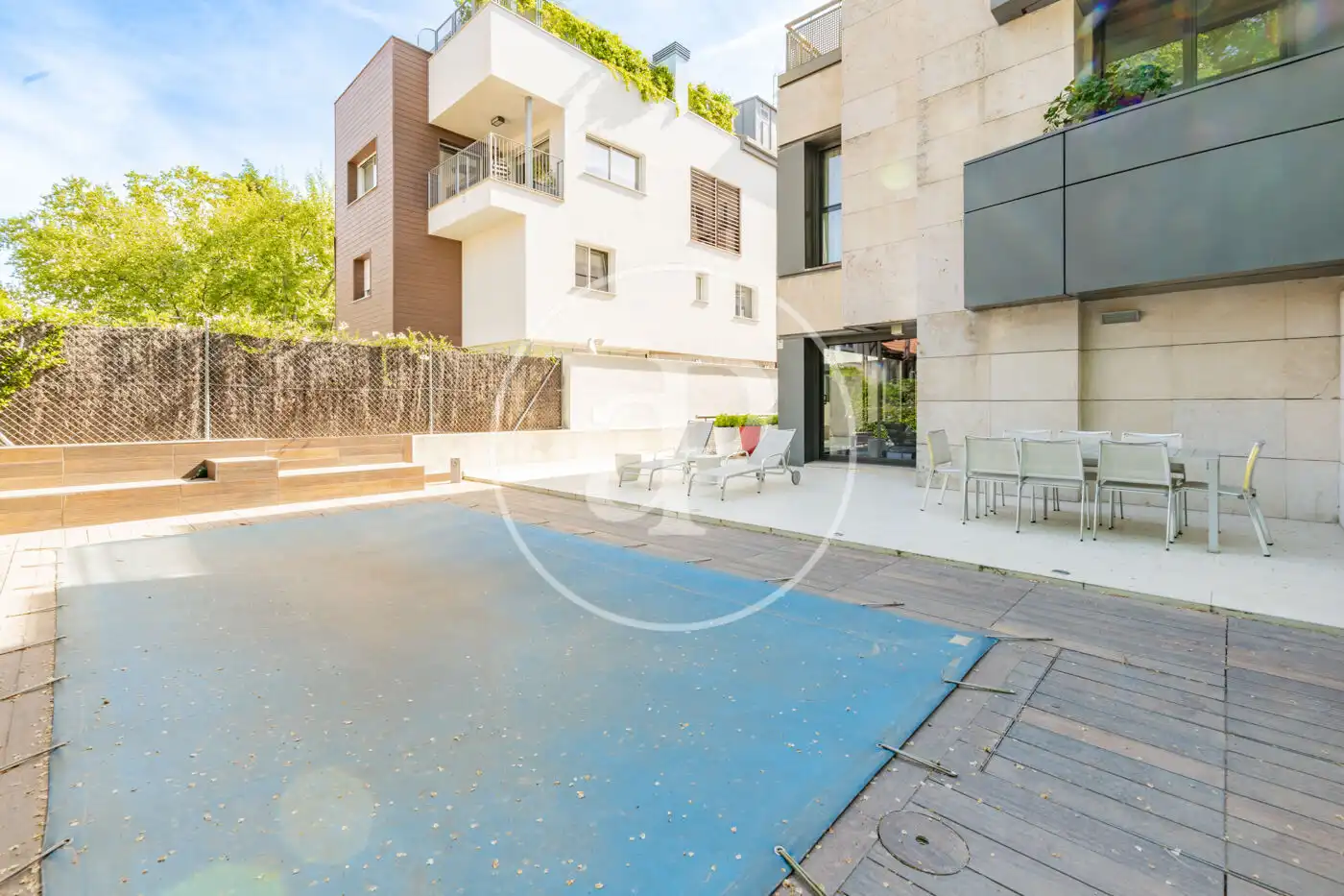 Piscina de Casa adosada en venta en Madrid con Aire acondicionado, Calefacción y Jardín privado